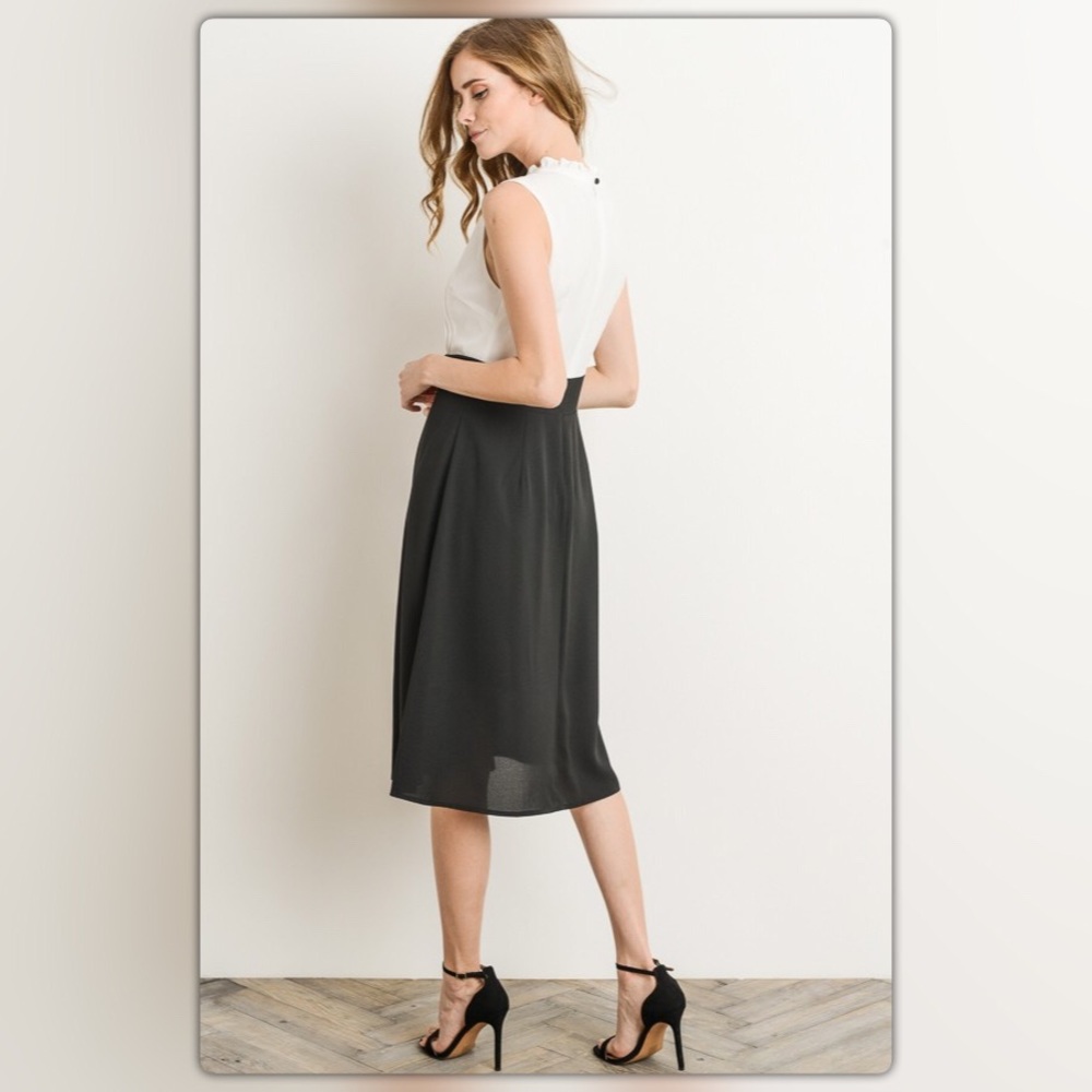 Black and White Pleated Dress - Picture 4 of 6